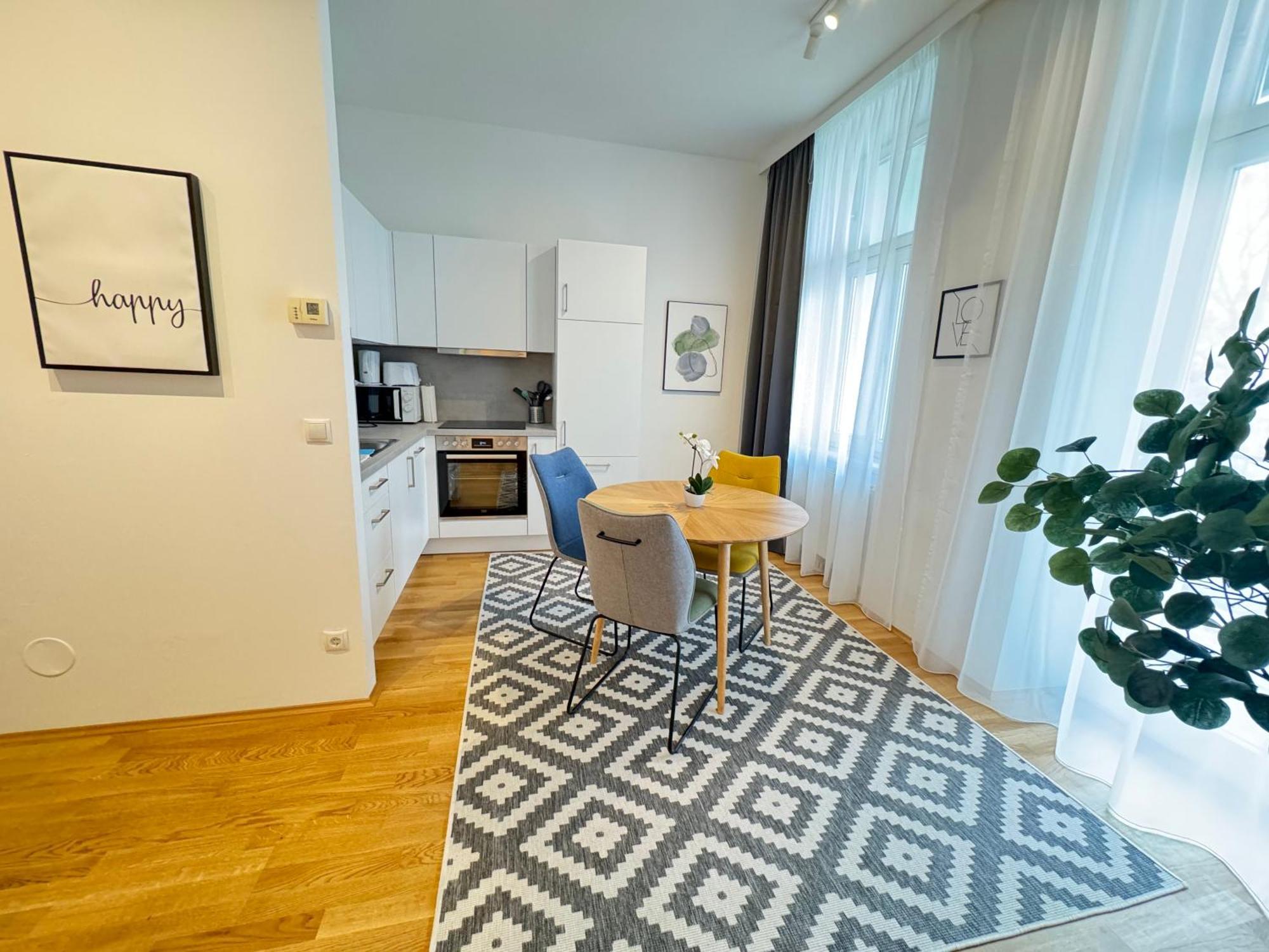 Trendy Apartment Zentral Gelegen Вена Экстерьер фото